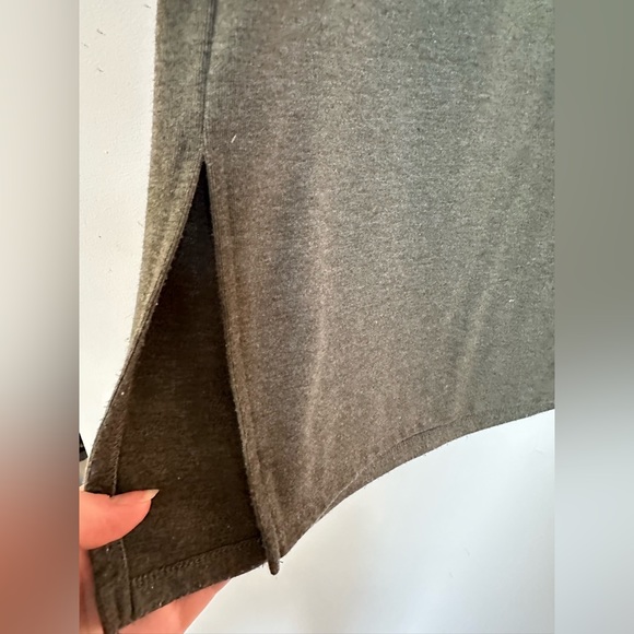 Anthropologie green stretchy midi skirt very comfy! Size XS - Picture 3 of 11